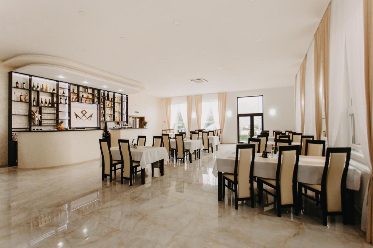 Royal M Hotel Sabinov Exterior photo