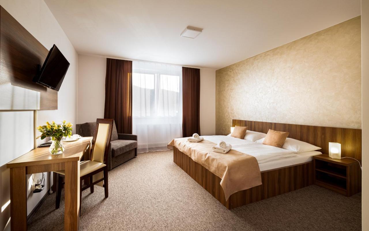Royal M Hotel Sabinov Exterior photo